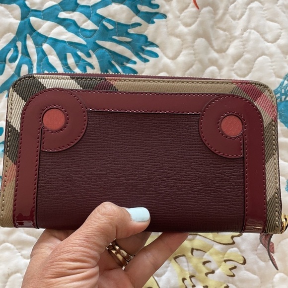 Burberry Red Patent Leather Wallet UNIQUE RARE - Picture 1 of 9
